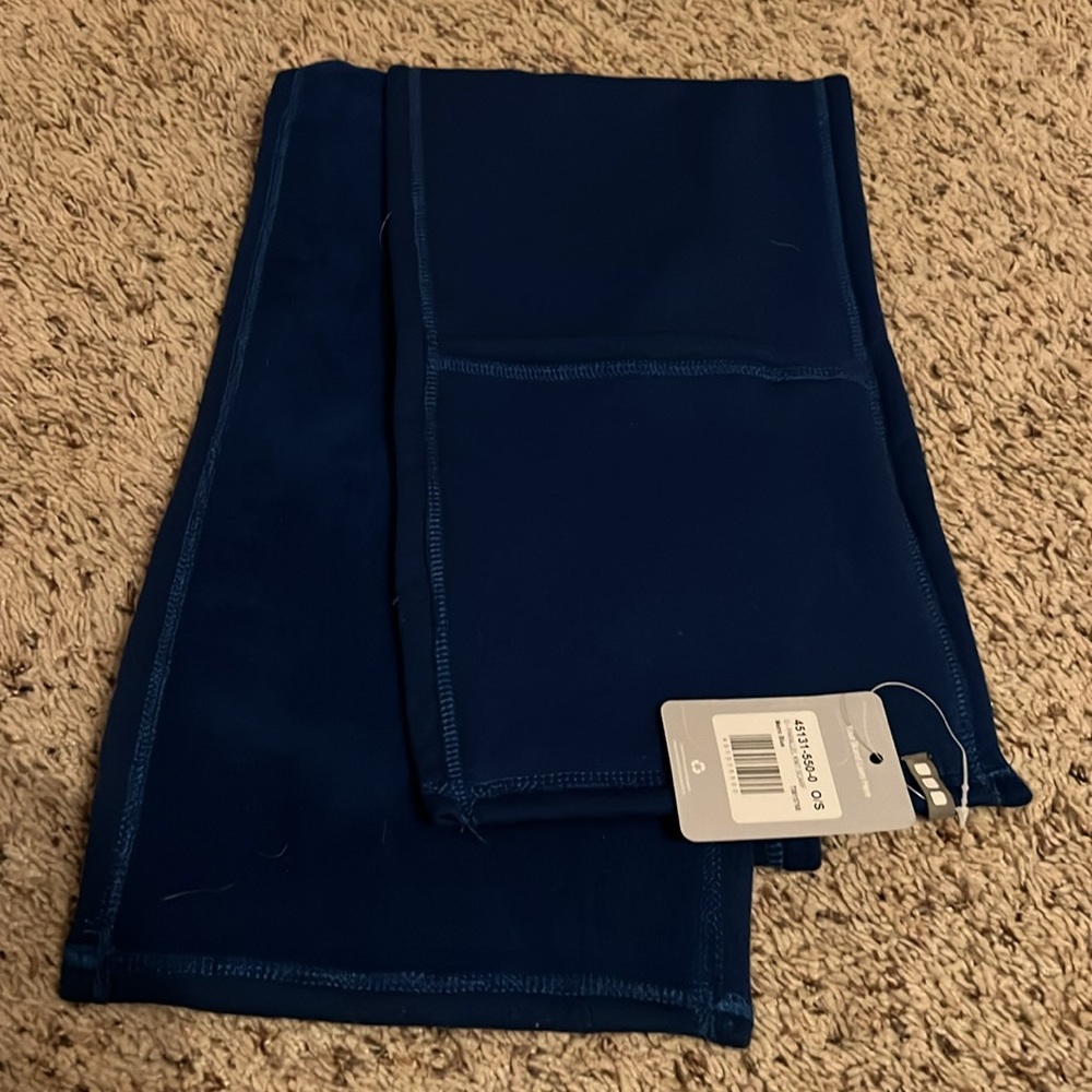 Elevate blue knit scarf with pockets NWT - Picture 3 of 3